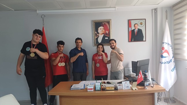 Tarsuslu Sporcularımız Bilek Güreşi Türkiye Şampiyonasında Zafer Kazandılar
