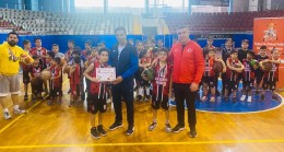 MERSİN İL SPOR ŞUBE MÜDÜRÜ VE TARSUS İLÇE GENÇLİK SPOR MÜDÜRÜNDEN İDEAL BASKETBOL AKADEMİYE ZİYARET.