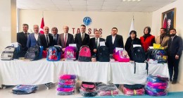 TARSUS’TA OKULA BAŞLAYAN DEPREMZEDE ÇOCUKLARIMIZA ,ADANA BEYLERBEYİ SUHTE MAHMUT PAŞA VAKFI’NDAN HEDİYE