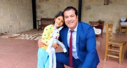 DOĞUKAN ALPER ,DEPREMZEDE ÇOCUKLARIMIZIN YÜZÜNÜ GÜLDÜRDÜ