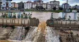 BAĞLAR MAHALLESİNDE ANA SU BORUSU PATLADI