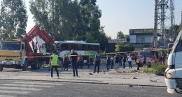 SON DAKİKA !!! Tarsus Hal Kavşağında Otobüs ile Kamyon Çarpıştı.1 kişi Öldü, 28 kişi Yaralandı