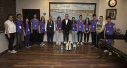 Başkan Seçer, Büyükşehir’in Başarılı Robotıcs Takımı İle Bir Araya Geldi