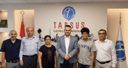 LGS TARSUS BİRİNCİLERİ KAYMAKAM KADİR SERTEL OTCU’DAN ÖDÜLLERİNİ ALDI