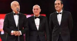 Mazhar Alanson ve Fuat Güner, Özkan Uğur’a Sahnede Veda Etti: “Özkan’ım hoşça kal”