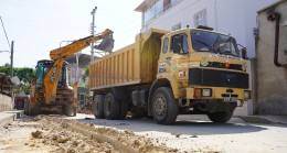 TARSUS’TA YOL BAKIM ONARIM ÇALIŞMALARI HIZ KESMEDEN DEVAM EDİYOR