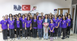 Milli Atlet Nevin Yanıt, Kır Çiçekleri İle Bir Araya Geldi