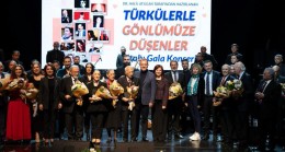 Başkan Seçer ve Eşi Meral Seçer, “Türkülerle Gönlümüze Düşenler Kitabı Gala Konseri”Ne Katıldı