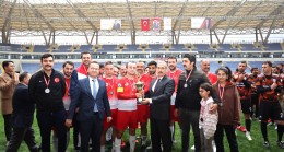 TOROSLAR BELEDİYESİNİN KURUMLAR ARASI FUTBOL TURNUVASI, ÖDÜL TÖRENİ İLE TAÇLANDI