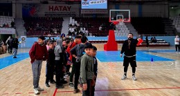 İDEAL BASKETBOL HATAY’DA DEPREMZEDE SPORCULARLA BİR ARAYA GELDİ