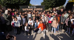 TARSUS BELEDİYESİ’NİN STEM MERKEZİ’NDE ÇOCUKLARIN YETENEKLERİ GELİŞİYOR: 180 ÖĞRENCİ SATRANÇ EĞİTİMİNDEN MEZUN OLDU