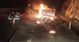 Tarsus Damlama Mevkiinde Fayans Malzemesi Yüklü Tırın Dorse Bölümü Yandı