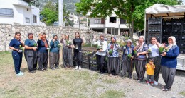 Büyükşehir Sinekle Mücadelede Tıbbi ve Aromatik Bitkileri de Kullanıyor