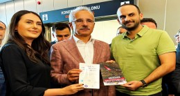 Doç. Dr. Özbozkurt ve Dr. Yeşilkuş’tan Ulaştırma Bakanı  Uraloğlu’na Kitap Takdimi