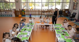 Büyükşehir’in Gülnar Çocuk Atölyesi’nde Minikler Sanatla Öğreniyor