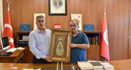 Tarsuslu Devlet Sanatçısı Nezihi Ünal Demirtaş’tan Müftü Akçay’a Ziyaret