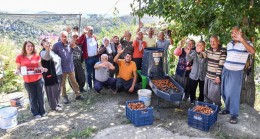 Büyükşehir, Üreticiyi Makine Ekipmanla Da Destekliyor