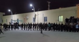 DEM Parti Tarsus İlçe Teşkilatı Kayyum Atamalarını Halayla Protesto Etti