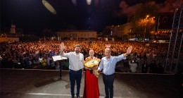 CANDAN ERÇETİN COŞKUSU TARSUS FESTİVALİ’NE DAMGA VURDU