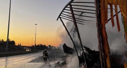 Tarsus’ta Kargo Taşıyan Tır’ın Dorsesi Yandı