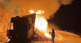 Tarsus-Pozantı Otoyolu’nda Tekstil Yüklü Tır Yandı