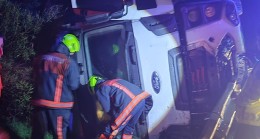 Adana-Tarsus Otoyolunda Hafriyat Kamyonu Şarampole Uçtu “Sürücü Yaralı Olarak Kurtarıldı”
