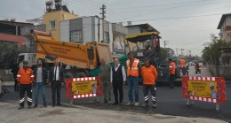 BÜYÜKŞEHİR BELEDİYESİ’NDEN TARSUS KAVAKLI MAHALLESİNDE ASFALTLAMA ÇALIŞMASI