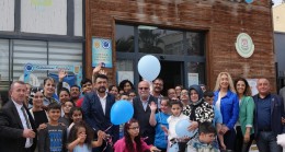 “Fark Et, Kabul Et, Bizimle Yürü”