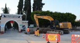 BÜYÜKŞEHİR BELEDİYESİ’NDEN TARSUS ŞEHİR MEZARLIĞI ÖNÜNDE OTOPARK DÜZENLEME ÇALIŞMASI