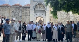 Tarsus’ta 2025’in İlk Hacı Adayları Kutsal Yolculuğa Uğurlandı