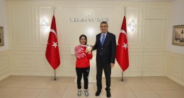 Tarsuslu Avrupa Şampiyonu Haltercimiz Gamze Altun’dan Vali Atilla Toros’a Ziyaret