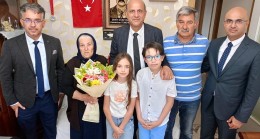Mustafa Anteplioğlu, Şehit Öğretmen Buminhan Temizkan’ın Annesini Ziyaret Etti