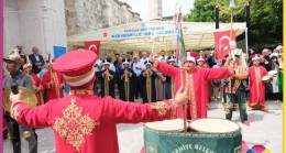 Ulu Cami Avlusunda Tarih Sahne Aldı