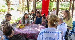 DUDU İREM TOROS , TOROSLAR HUZUREVİNDE KIYMETLİ BÜYÜKLERİMİZİN BAYRAMINI KUTLADI