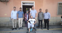 Mersin Büyükşehir’den Tarsuslu Melih Fıratlı’ya Umut Olan Destek “Tekerlekli Sandalyesine Kavuştu”