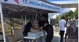BÜYÜKŞEHİR BELEDİYESİ TARSUS’TA SINAVA GİREN ÖĞRENCİLERE SU DAĞITTI