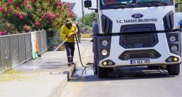 TARSUS BELEDİYESİ’NDEN HAL YOLU VE ANA CADDELERDE TİTİZ TEMİZLİK