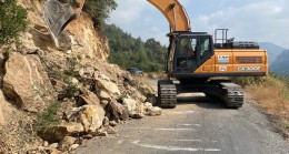 YALAMIK MAHALLESİ YOLU BÜYÜKŞEHİR EKİPLERİNCE GENİŞLETİLİYOR