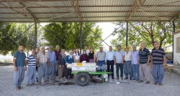 Mersin Büyükşehir’den Tarsus Sucular Mahallesi’ne Üzüm Sıkma Makinesi Desteği