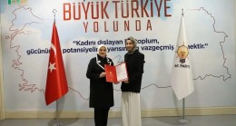 “AK Parti Tarsus İlçe Kadın Kolları Başkanlığına Yaren Abbak Atandı”