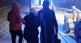 Tarsus Kahramangülek Mahallesinde “Hasta Kadını Ambulansa Ulaştırdı”