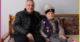 Akkoza Aracılığıyla Mehmet Amca’dan Tarsus’a Mesajlar Var  Akkoza’dan 100 Yaşındaki Kuvayı Milliye Mücahidi Mehmet Amca’ya Ziyaret