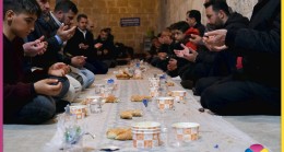 Tarsus Ulu Camii Avlusunda Çorba ve Simit ile İftarı Açtılar Mesaj Netti: Kudüs ve Ümmet Bilinci Öne Çıktı