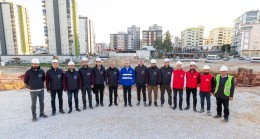 Başkan Vahap Seçer, Tarsus’ta Yapımı Süren Spor Parkı İnceledi