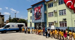 Yunus Emre İlkokulu Öğrencilerine Dondurma Sürprizi