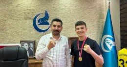 MERSİN ŞAMPİYONU HAKAN ALPARSLAN KARA’DAN ÜLKÜ OCAKLARI TARSUS İLÇE BAŞKANLIĞI’NA ZİYARET