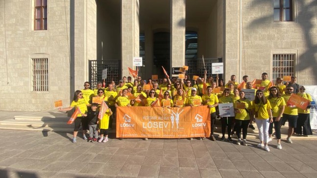 ‘KOŞAR ADIM LÖSEV’ TARSUS YARI MARATONUNDA EĞİTİM İÇİN KOŞTU