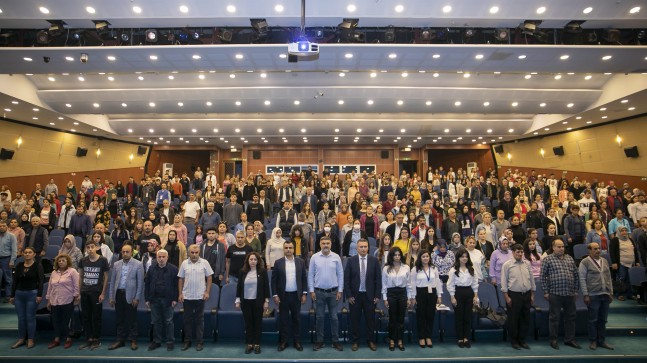 ”Sayın Vahap Seçer’in de her zaman söylediği gibi, ‘Destek bizden, çalışmak sizden’, yani öğrencilerimizden”