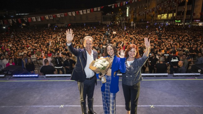 1.ULUSLARARASI TARSUS FESTİVALİ ZEYNEP BASTIK KONSERİYLE SON BULDU