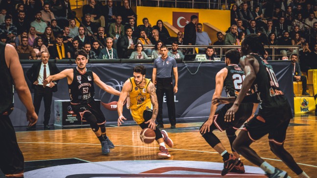 MBB ERKEK BASKETBOL TAKIMI ŞAMPİYONLUĞA ADIM ADIM İLERLİYOR